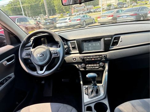 Used 2018 Kia Niro LX FWD image 23