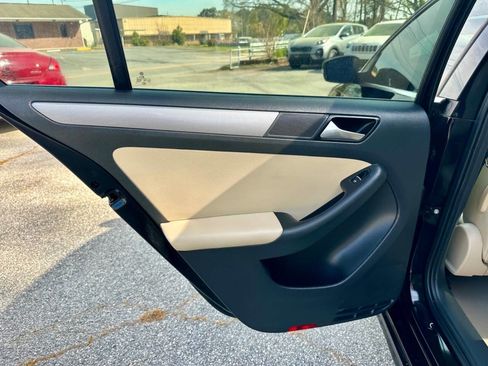 Used 2015 Volkswagen Jetta SE image 13