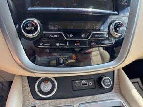 Used 2024 Nissan Murano SL image 11