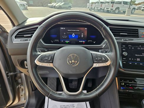 Used 2022 Volkswagen Tiguan SE AWD/4WD image 15