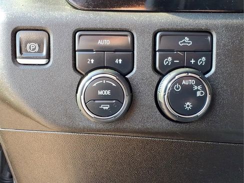 Used 2024 Chevrolet Silverado 1500 LT AWD/4WD image 17