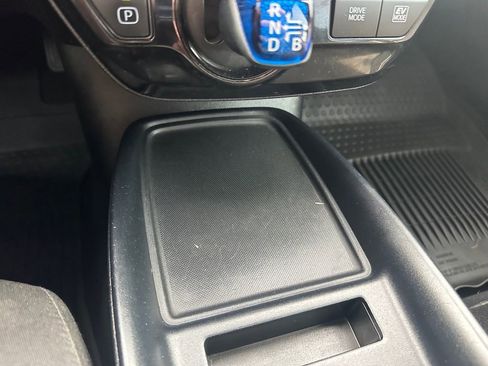Used 2022 Toyota Prius LE image 68