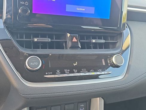 Used 2025 Toyota Corolla Cross LE image 14