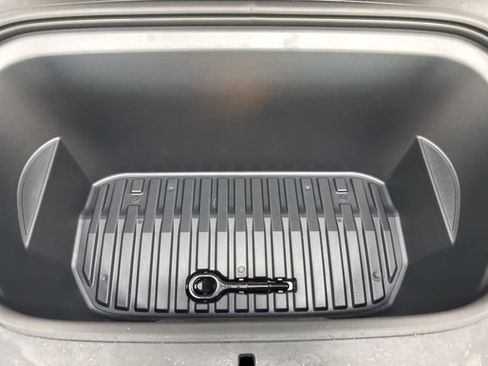 Used 2024 Tesla Model Y Long Range image 32