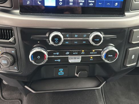 Used 2024 Ford F150 XLT AWD/4WD image 19
