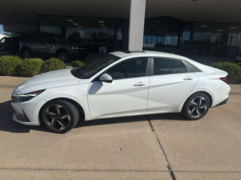 Used 2023 Hyundai Elantra Limited w/ Cargo Package FWD image 12