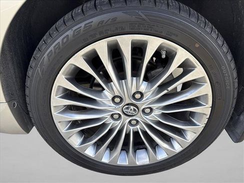 Used 2017 Toyota Avalon Limited FWD image 21