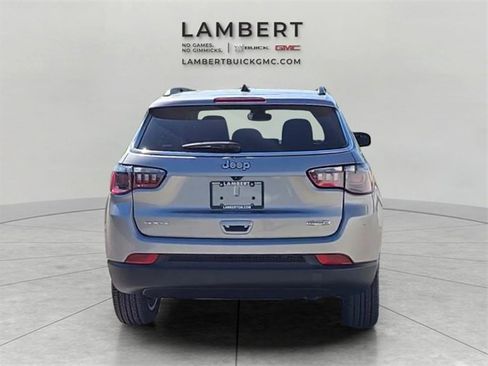 Used 2022 Jeep Compass Latitude image 4