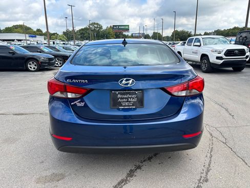Used 2016 Hyundai Elantra SE w/ Option Group 02 image 4