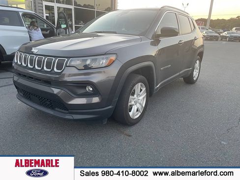 Used 2022 Jeep Compass Latitude FWD image 1
