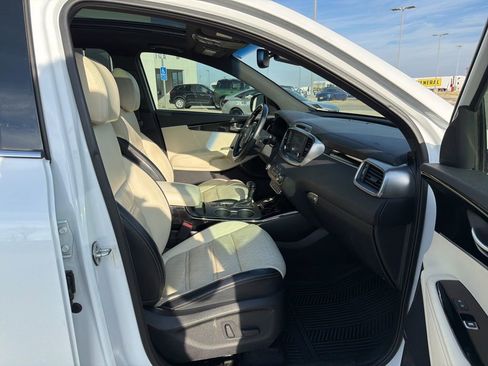 Used 2017 Kia Sorento SX image 20