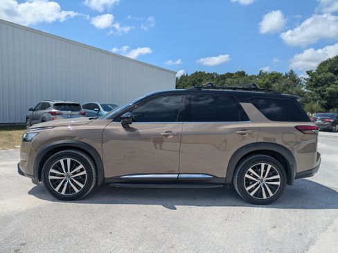 Used 2023 Nissan Pathfinder Platinum w/ Lighting Package (N93) AWD/4WD image 7