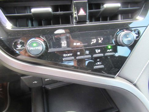 Used 2022 Toyota Camry SE image 32