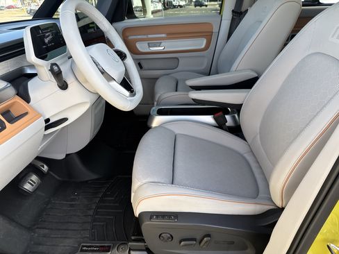 Used 2025 Volkswagen ID. Buzz 1st Edition image 10