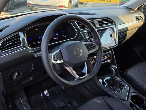 Certified 2023 Volkswagen Tiguan SE w/ Panoramic Sunroof Package image 22