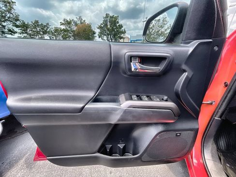 Used 2021 Toyota Tacoma TRD Off-Road w/ TRD Premium Off Road Package AWD/4WD image 21
