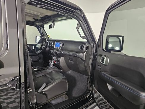 Used 2022 Jeep Wrangler Unlimited Rubicon 4xe w/ Cold Weather Group AWD/4WD image 37