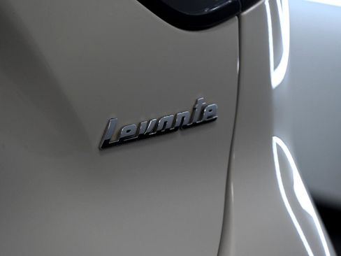 Used 2021 Maserati Levante image 15