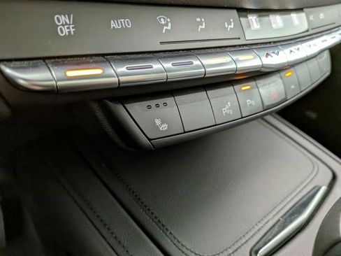 Certified 2022 Cadillac XT4 Premium Luxury w/ Enhanced Visibility Package image 9