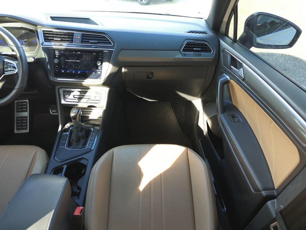 Certified 2024 Volkswagen Tiguan SE R-Line FWD image 16