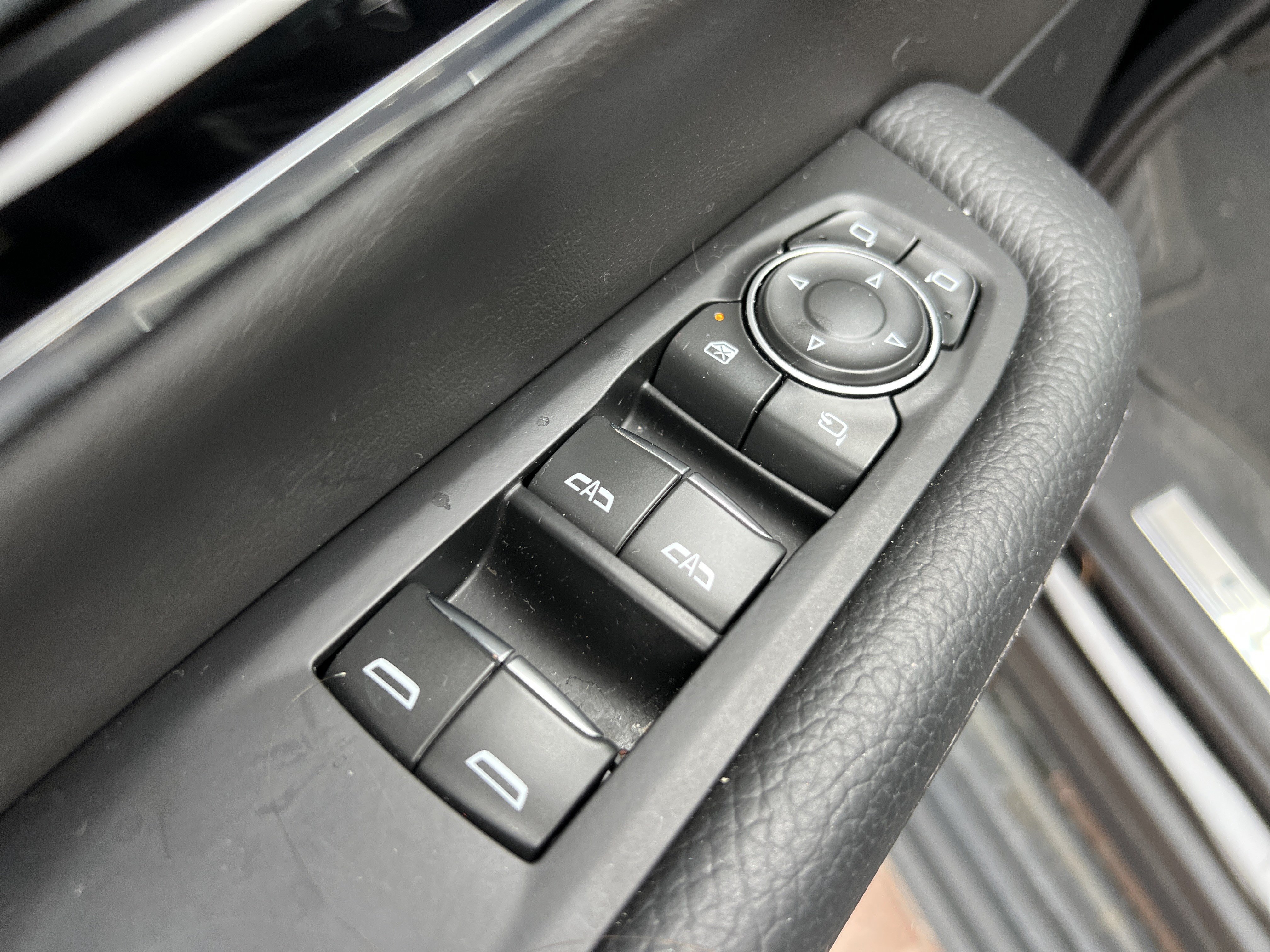Used 2025 GMC Yukon XL Denali w/ Sun & Power Step Package AWD/4WD image 15