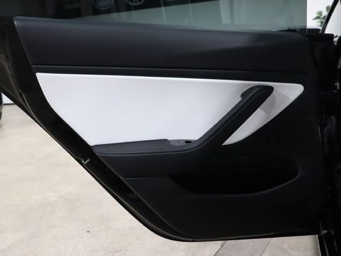 Used 2020 Tesla Model 3 Standard Range Plus image 18