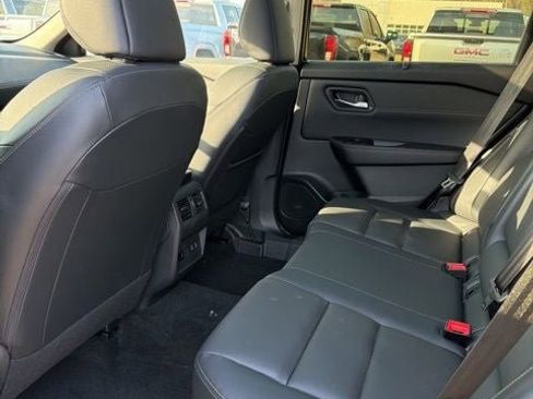 Used 2025 Nissan Rogue SL w/ Tech Package image 10