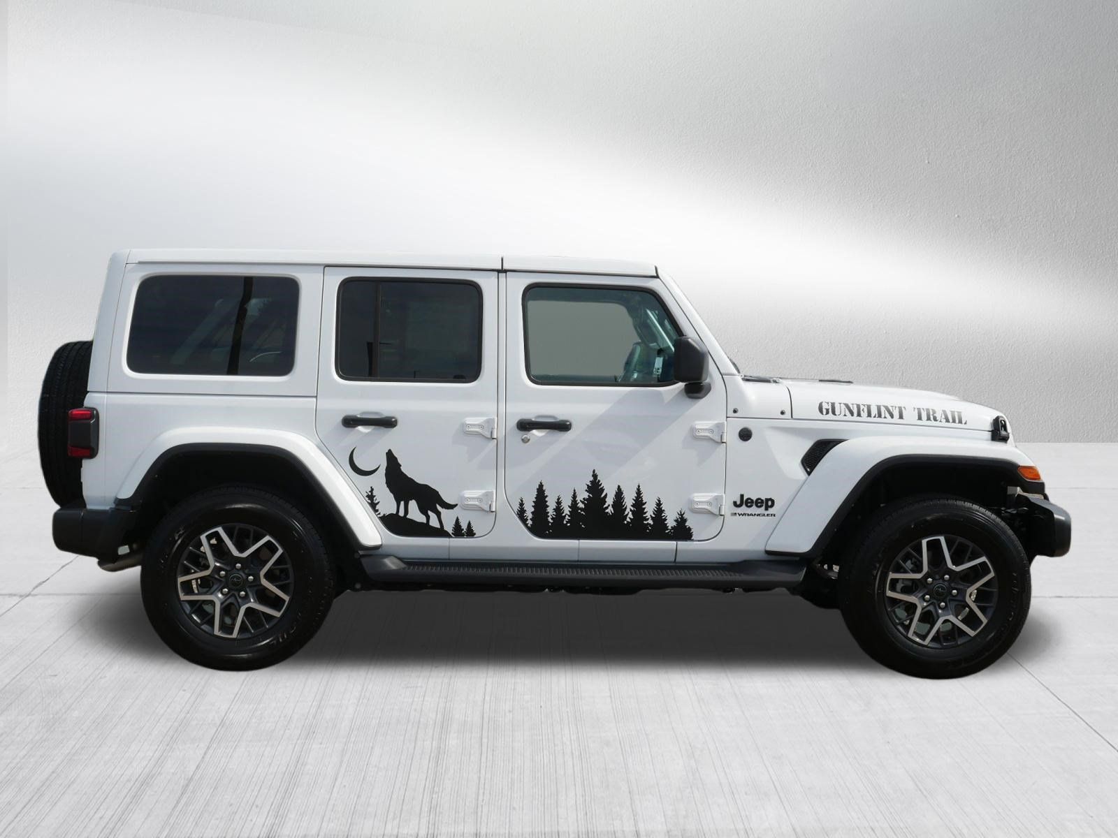 Used 2025 Jeep Wrangler Unlimited Sahara w/ Safety Group AWD/4WD image 8