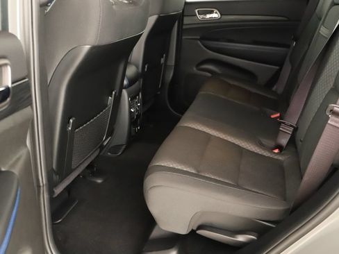 Used 2019 Jeep Grand Cherokee Laredo AWD/4WD image 26