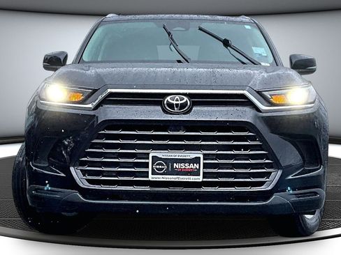 Used 2025 Toyota Grand Highlander FWD image 2
