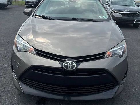 Used 2017 Toyota Corolla LE FWD image 2