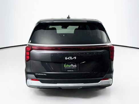 Used 2025 Kia Carnival FWD image 7