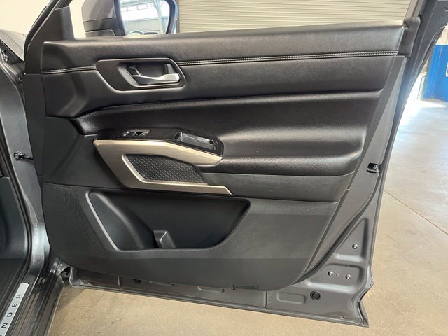 Used 2023 Nissan Pathfinder Platinum w/ Cargo Package FWD image 13