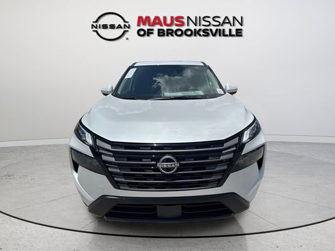 Used 2026 Nissan Rogue SV FWD image 3