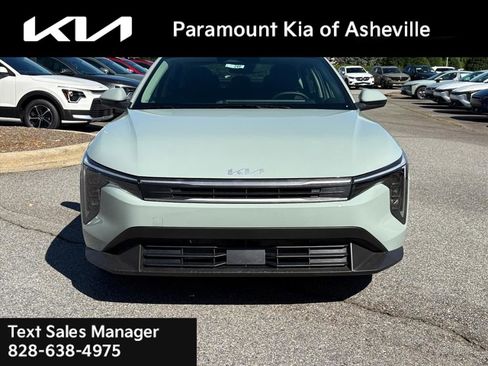 New 2025 Kia K4 LXS image 2