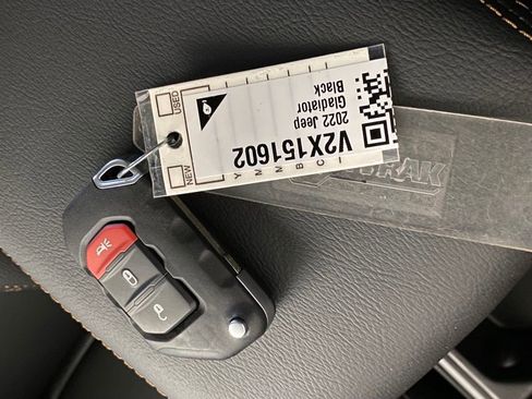 Used 2022 Jeep Gladiator Overland image 35