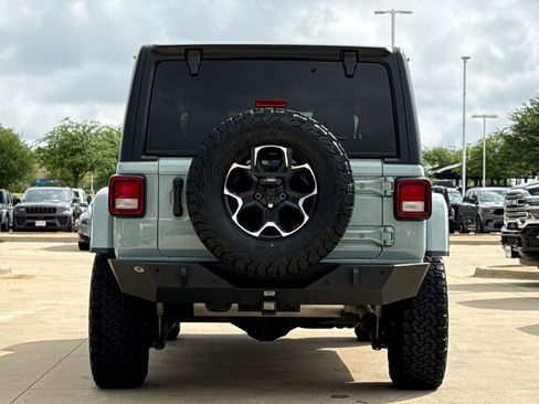 Used 2023 Jeep Wrangler Unlimited Rubicon w/ Cold Weather Group AWD/4WD image 8