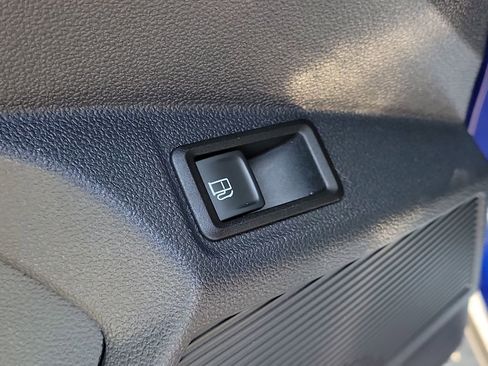 Used 2024 Volkswagen Taos SE w/ Panoramic Sunroof Package FWD image 19