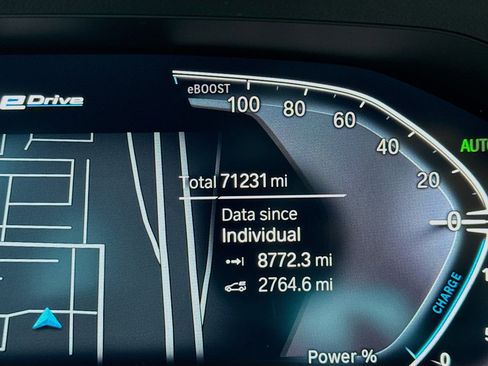 Used 2022 BMW 330e w/ M Sport Package RWD image 8