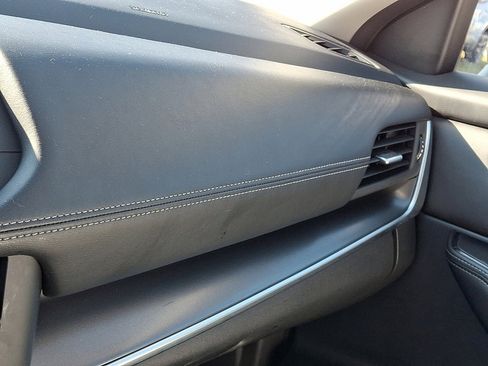 Used 2025 Nissan Rogue SV image 32