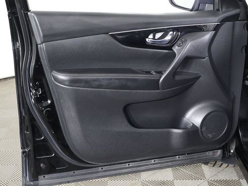 Used 2018 Nissan Rogue Sport SL w/ SL Premium Package image 23