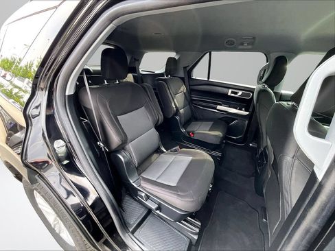 Used 2023 Ford Explorer XLT AWD/4WD image 27