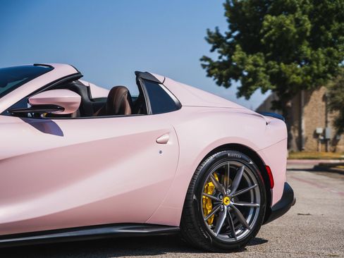 Used 2021 Ferrari 812 GTS RWD image 8
