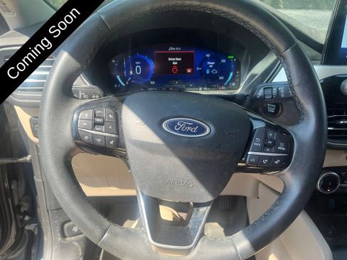 Used 2022 Ford Escape SEL w/ Technology Package FWD image 11