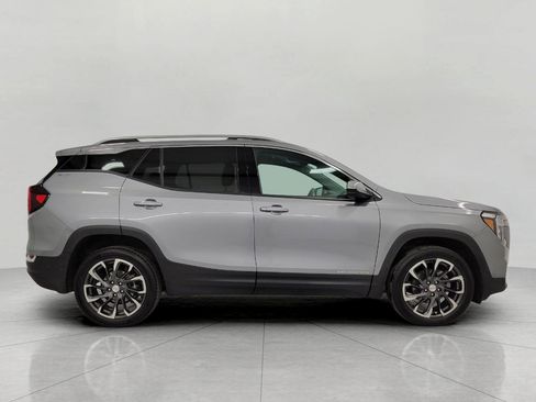 Used 2024 GMC Terrain SLT image 12