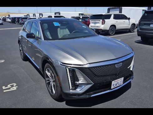 Used 2024 Cadillac Lyriq Luxury w/ LPO, Floor Liner Package RWD image 2