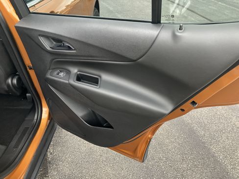 Used 2018 Chevrolet Equinox LT FWD image 11