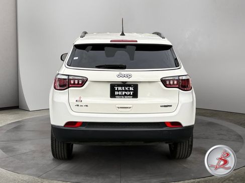 Used 2020 Jeep Compass Latitude image 6