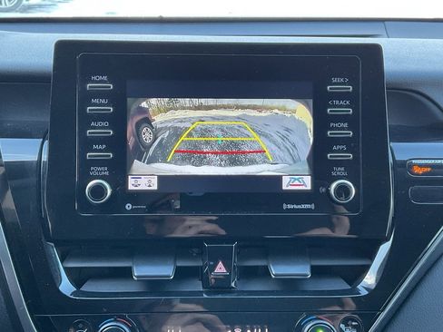 Used 2022 Toyota Camry SE image 14