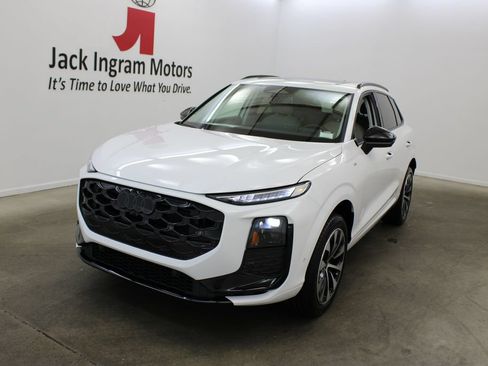 New 2026 Audi Q3 quattro 2.0T AWD/4WD image 2